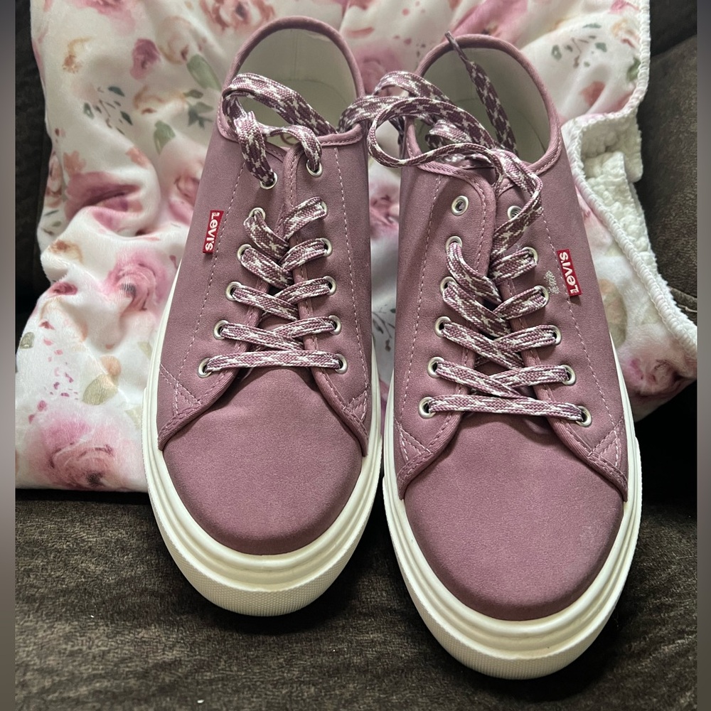 Levi's Women's Mauve Canvas Low-Top Sneakers